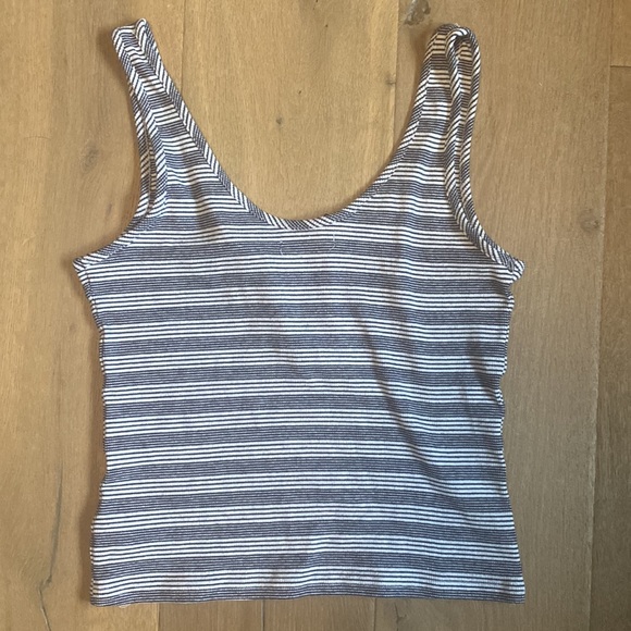 Large navy blue and white stripped tank top with a zipper - Picture 4 of 4